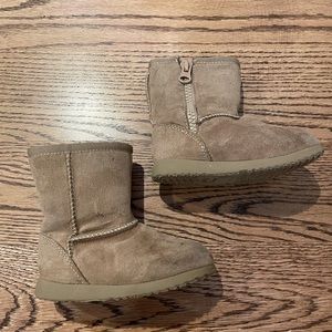 Tan faux fur toddler boots